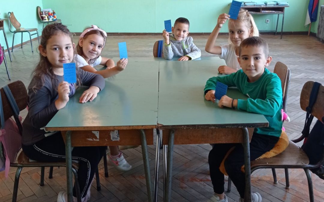 ПРВАЧИЋИ ДОБИЛИ ПОКЛОН УЧЛАЊЕЊЕ У НАРОДНУ БИБЛИОТЕКУ СРБАЦ