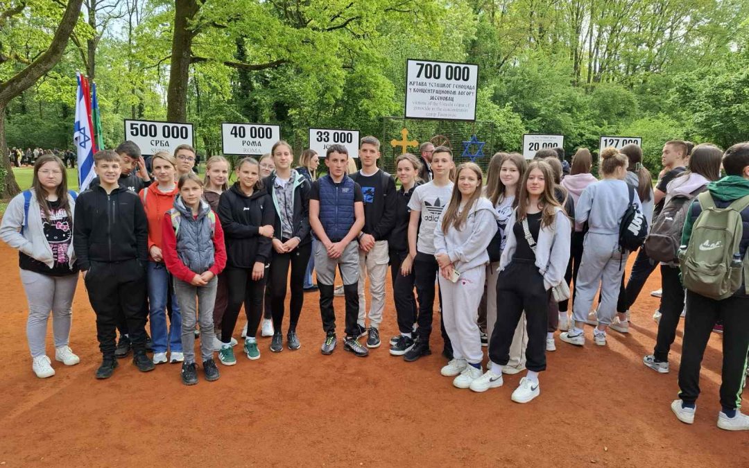 Ученици и наставници присуствовали парастосу и помену жртвама усташког злочина у Доњој Градини