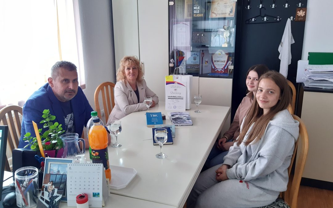 Уприличен пријем код директорице за ученице Магдалену и Валентину