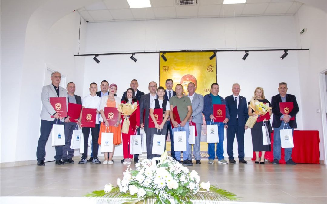 Наставницима наше школе уручене захвалнице Општине Србац