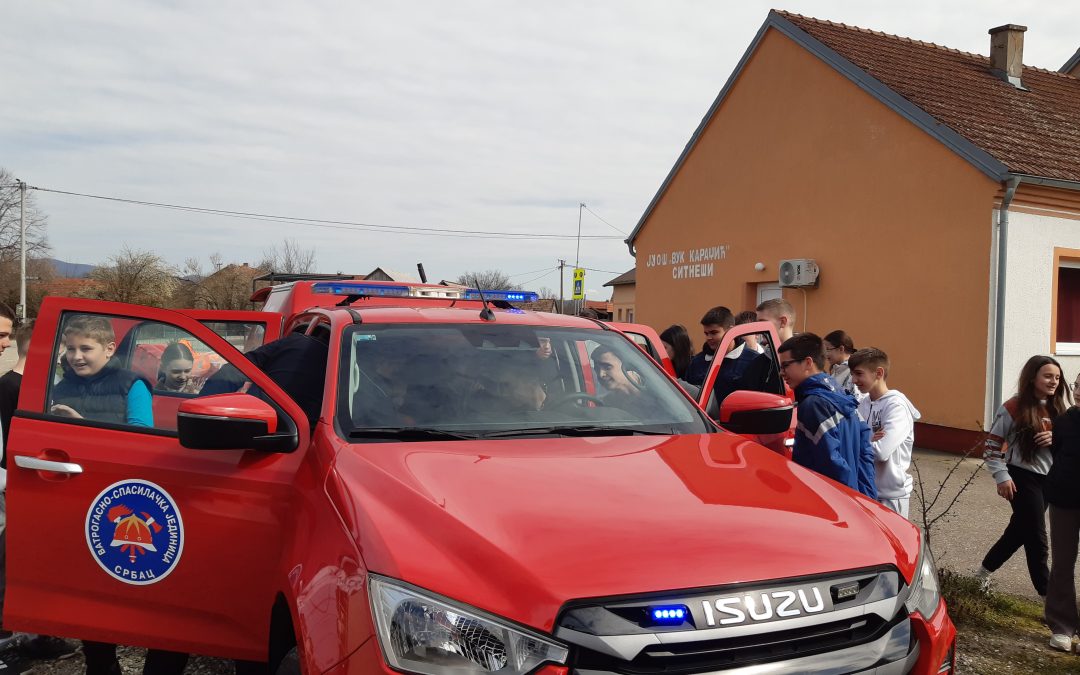 Цивилна заштита и ватрогасци представили опрему и средства