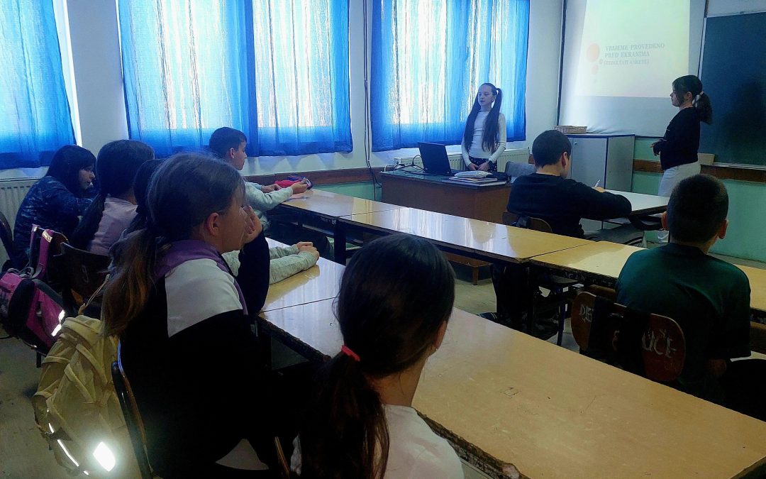ЕКРАНИ И ДЈЕЦА: УЧЕНИЦИ ПЕТОГ РАЗРЕДА УПОЗОРИЛИ НА ИЗАЗОВЕ ДИГИТАЛНОГ ДОБА